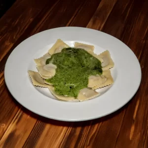 Gnocchi con Ravioli de espinaca o carne y salsas a elección